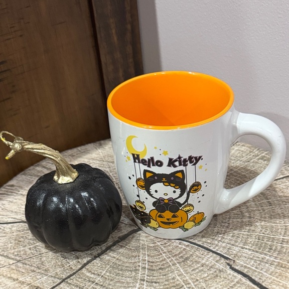 Hello Kitty Halloween Mug with black pumpkin - Picture 1 of 4